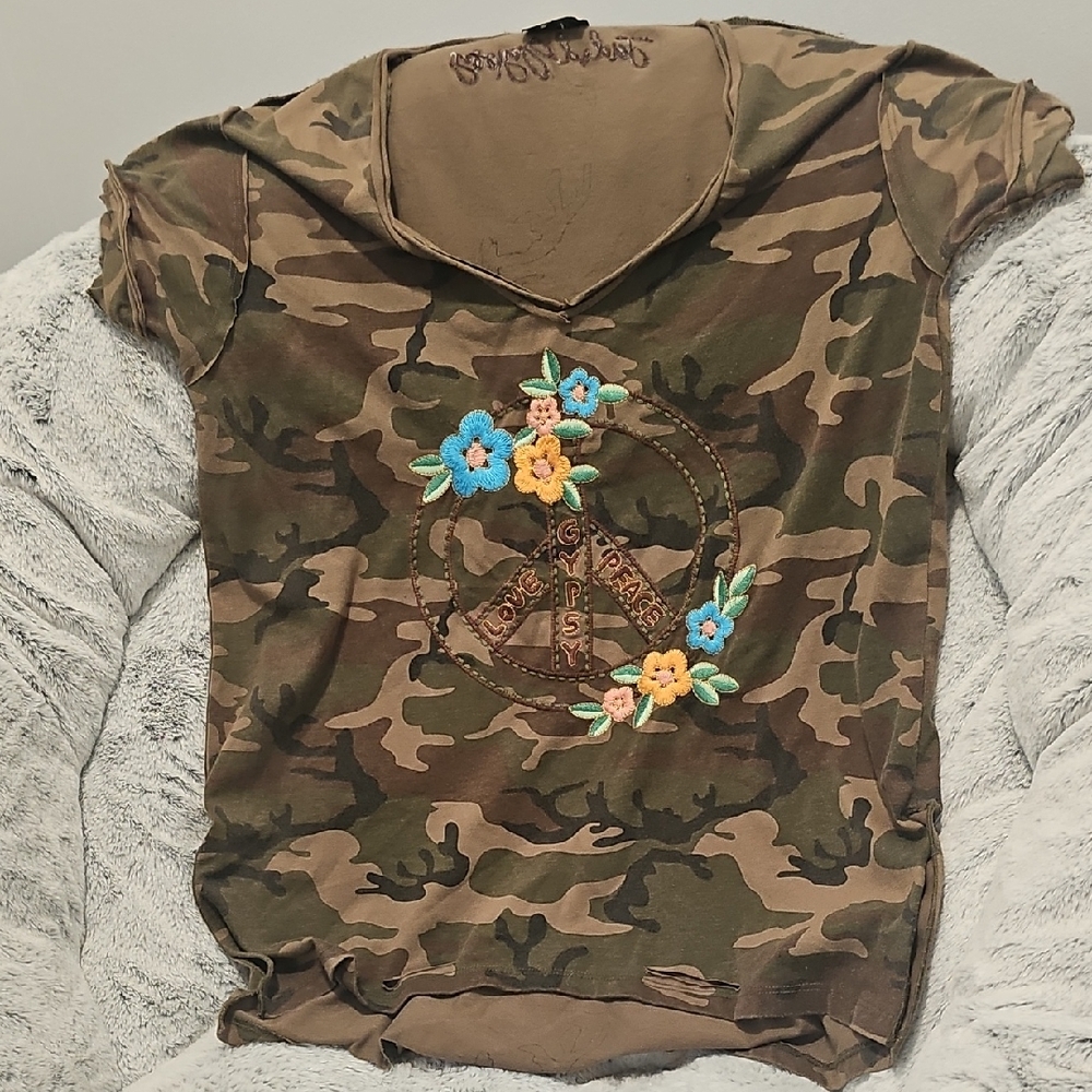 JADED GYPSY  Short Sleeve Tee with Floral Embroidery